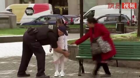 美女脱裙子视频,美女脱裙子的瞬间魅力全开