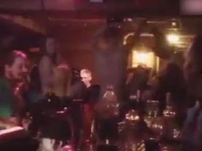 酒吧激吻视频,酒吧激吻视频引发热议