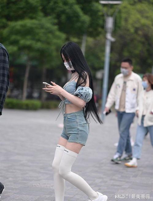 白色筒袜视频,时尚潮流的演变与魅力